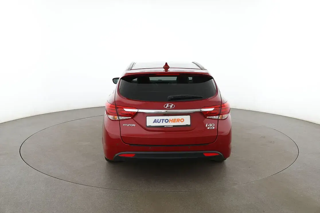 Gebraucht Hyundai i40 Premium 166 PS (122 kW) 2015 Rot Kombi