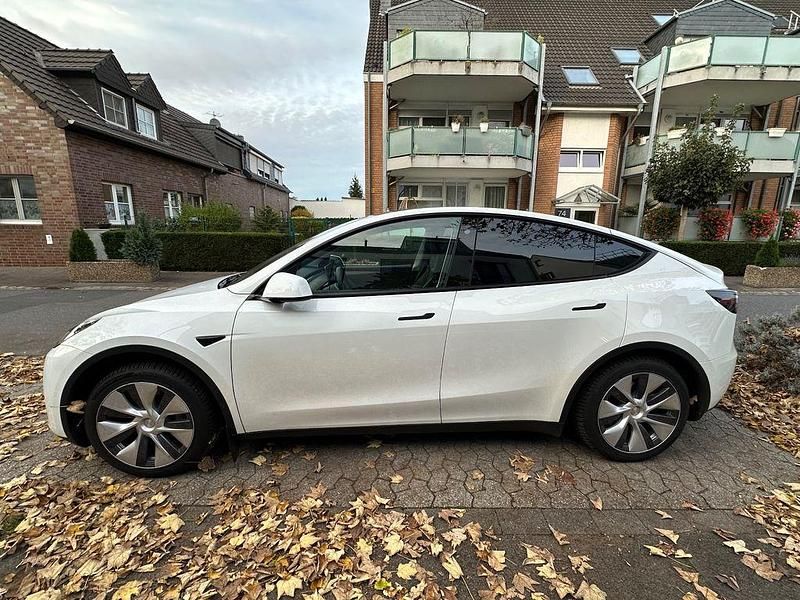 Gebraucht Tesla Model Y RWD 188 kW (256 PS) 2023 Weiß SUV