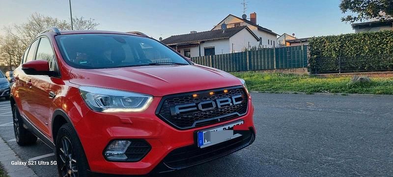 Gebraucht Ford Kuga 150 PS (110 kW) 2017 Rot SUV
