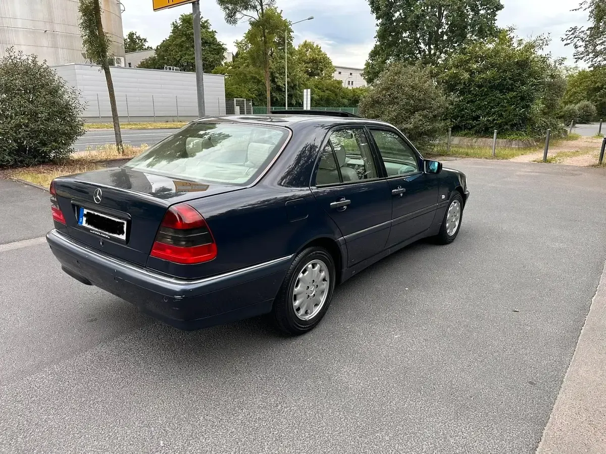 Gebraucht Mercedes C240 Elegance 170 PS (125 kW) 1999 Blau Limousine