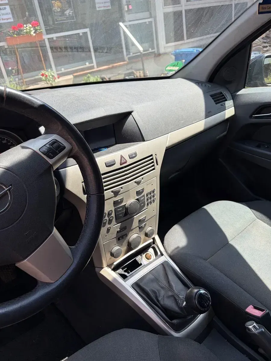Gebraucht Opel Astra 101 PS (74 kW) 2007 Schwarz Kombi