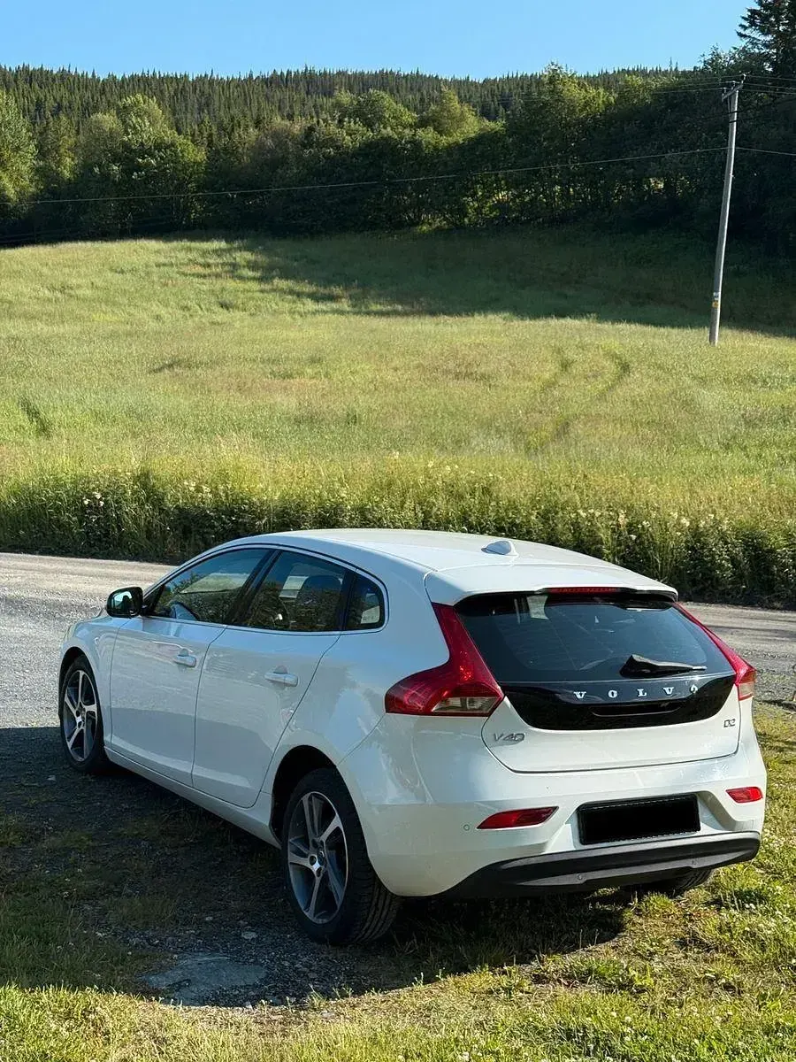 Gebraucht Volvo V40 Summum 114 PS (83 kW) 2015 Weiß Kombi