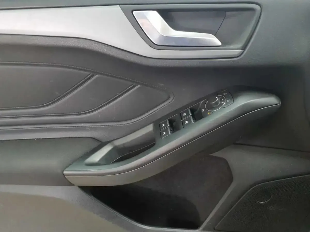 Gebraucht Ford Focus Cool & Connect 120 PS (88 kW) 2022 Magnetic metallic Kombi