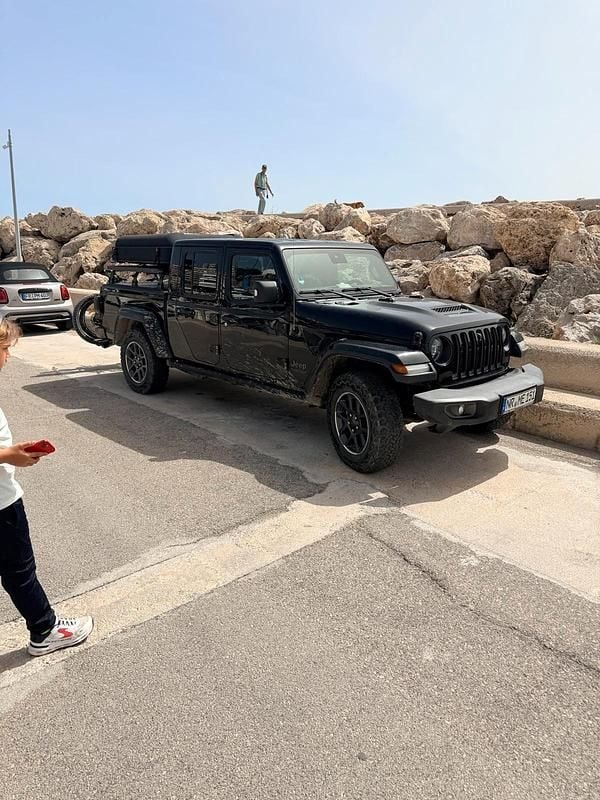 Second-hand Jeep Gladiator 286 CP (210 kW) 2021 Negru Pickup