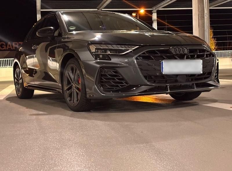 Grau Gebraucht 2024 Audi S3 Kleinwagen | 47.900 € (Guter Preis) - Bild 1/4