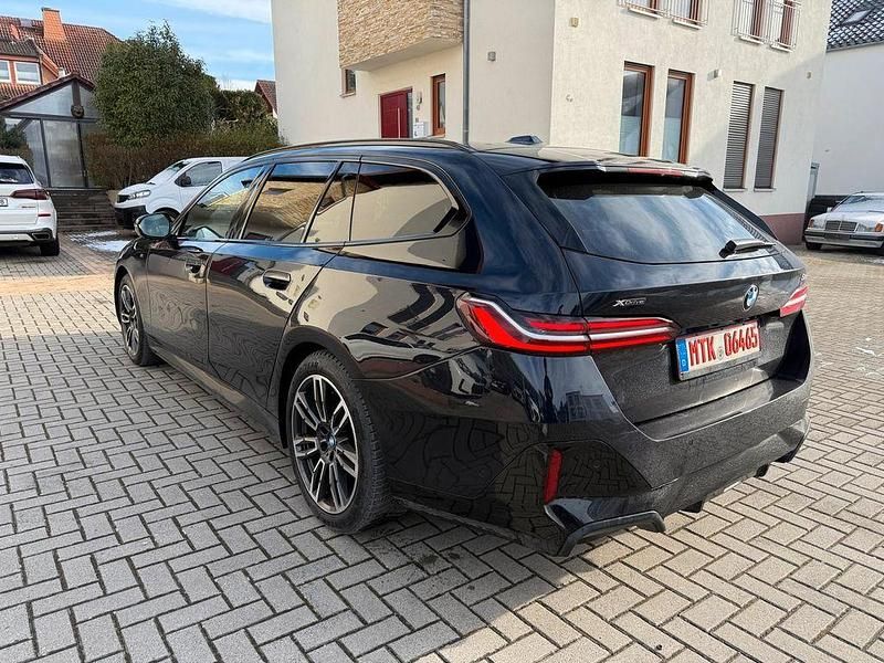 Gebraucht BMW 520 M Sport 197 PS (144 kW) 2025 Schwarz Kombi