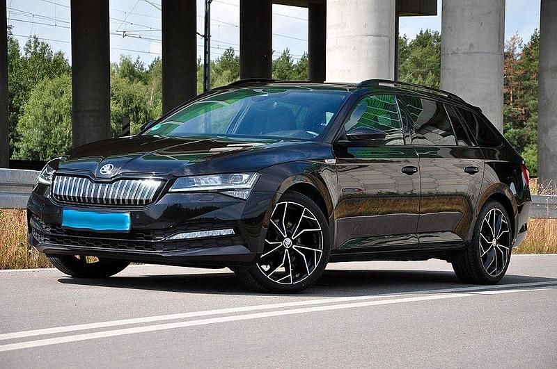 Schwarz Gebraucht 2023 Skoda Superb SportLine Kombi | 26.490 € (Superpreis) - Bild 1/4