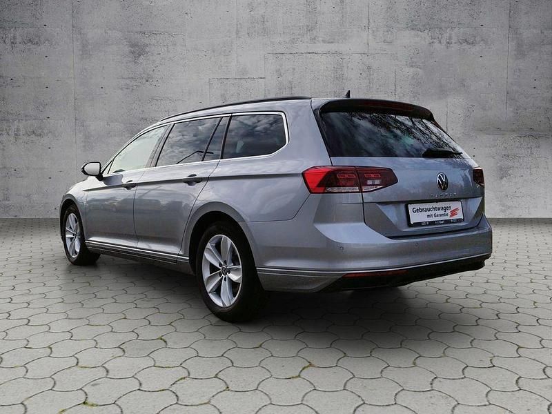 Gebraucht VW Passat Business 200 PS (147 kW) 2022 Pyritsilber metallic Kombi