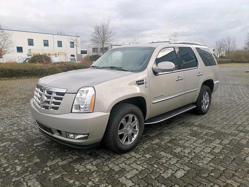 Grau Gebraucht 2010 Cadillac Escalade SUV | 22.900 € (Fairer Preis) - Bild 1/4