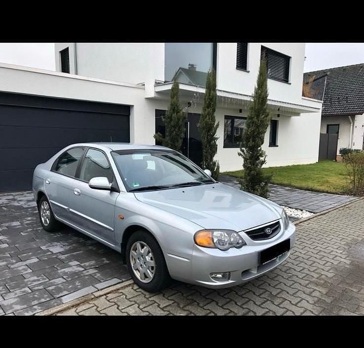 Gebraucht Kia Shuma 102 PS (75 kW) 2001 Silber Kleinwagen