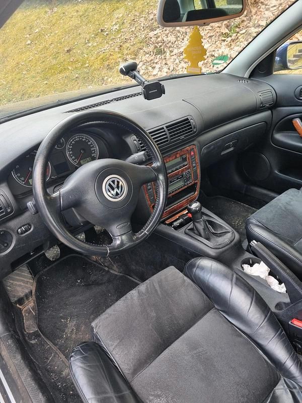 Usata VW Passat 150 CV (110 kW) 2003 Blu Berlina