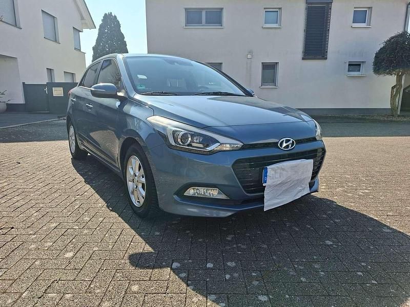 Gebraucht Hyundai i20 Passion 101 PS (74 kW) 2016 Limousine