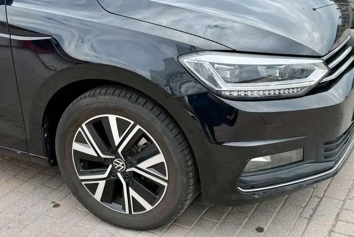 Gebraucht VW Touran Move 150 PS (110 kW) 2024 Schwarz Van / Kleinbus