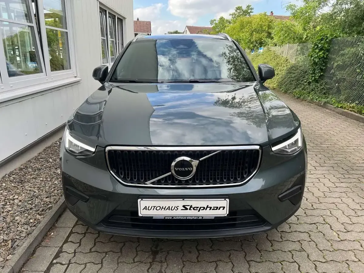 Gebraucht Volvo XC40 Core 163 PS (119 kW) 2025 Grün SUV