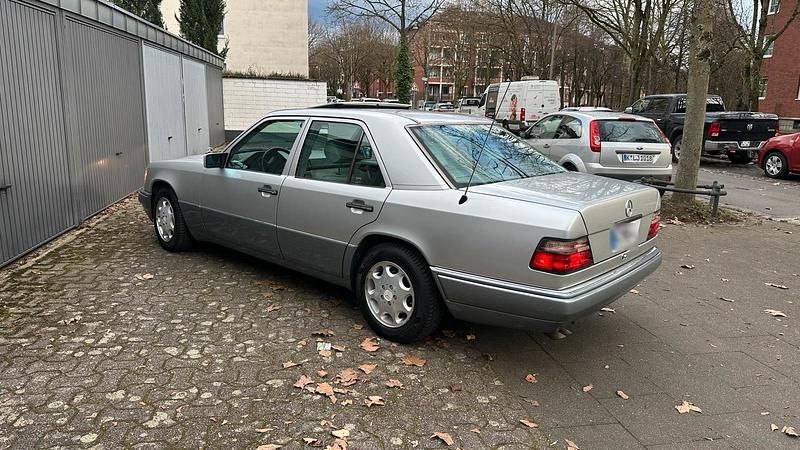 Gebraucht Mercedes E420 279 PS (205 kW) 1995 Silber Limousine
