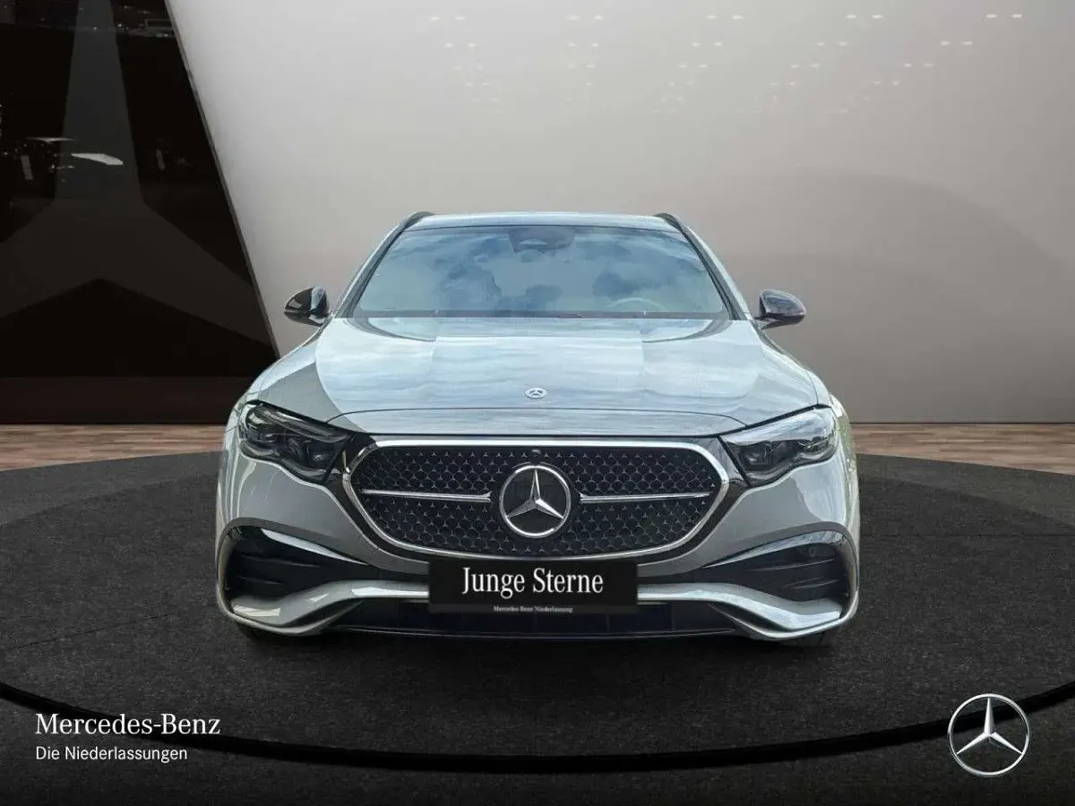 Gebraucht Mercedes E300 AMG 197 PS (144 kW) 2025 Grau Limousine