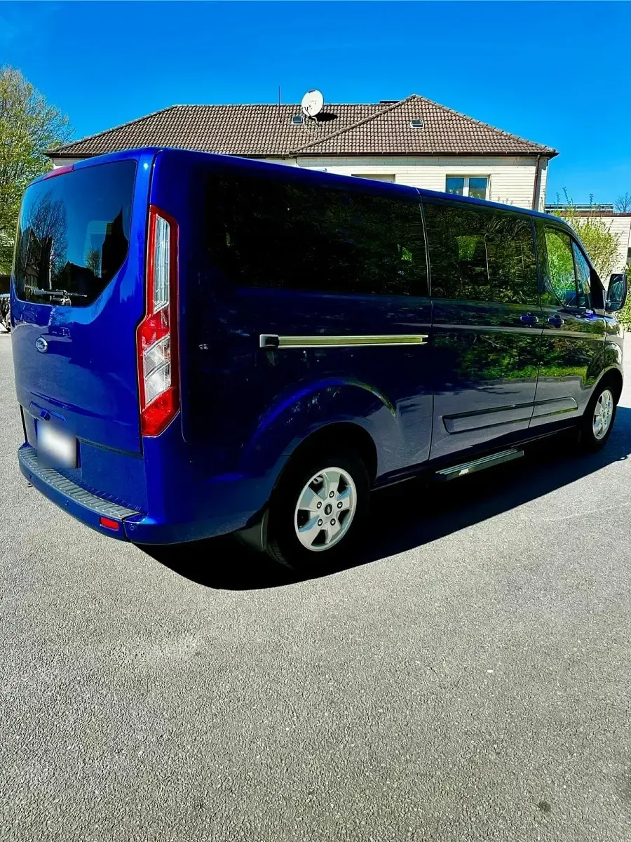 Gebraucht Ford Tourneo Titanium 170 PS (125 kW) 2017 Blau Van / Kleinbus