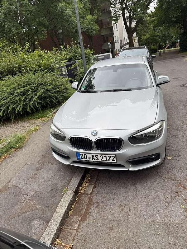 Grau Gebraucht 2017 BMW 114 Sport Line Kleinwagen | 8.000 € - Bild 1/4