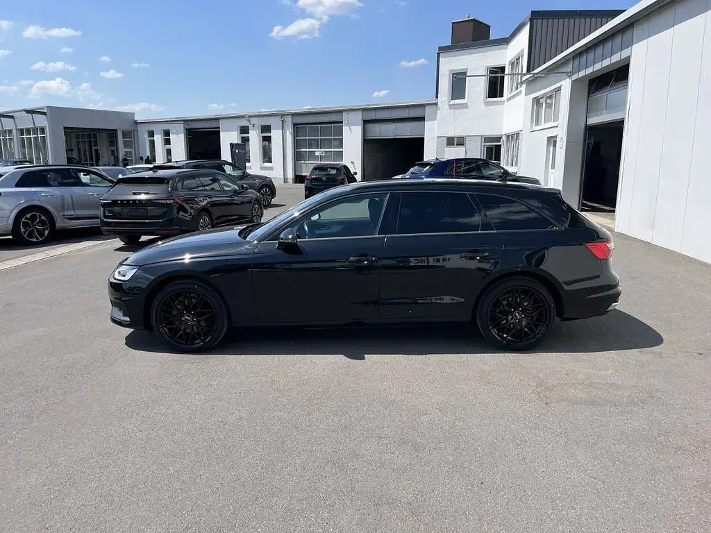 Gebraucht Audi A4 S-Line 150 PS (110 kW) 2022 Mythosschwarz Kombi