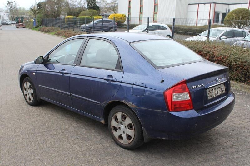Gebraucht Kia Cerato 105 PS (77 kW) 2005 Blau Limousine