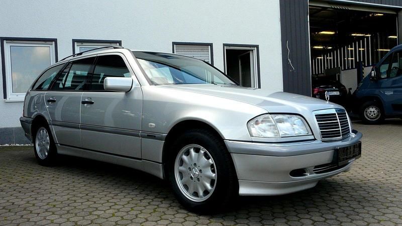 Gebraucht Mercedes C200 Elegance 163 PS (119 kW) 2000 Silber Kombi