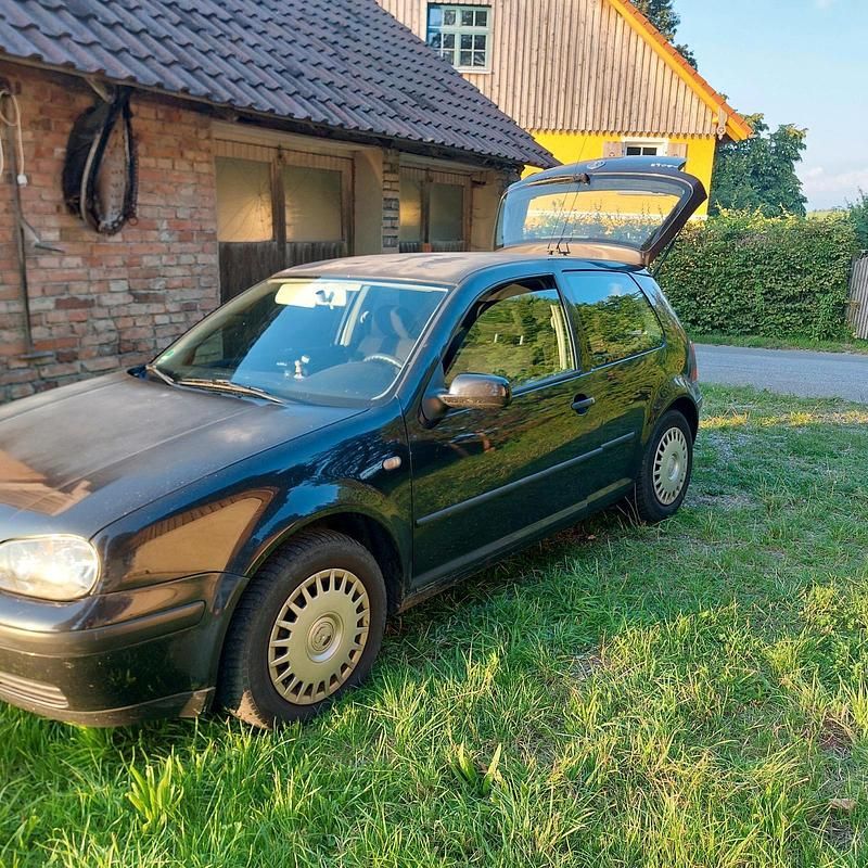 Schwarz Gebraucht 2000 VW Golf IV Kleinwagen | 350 € (Superpreis) - Bild 1/4