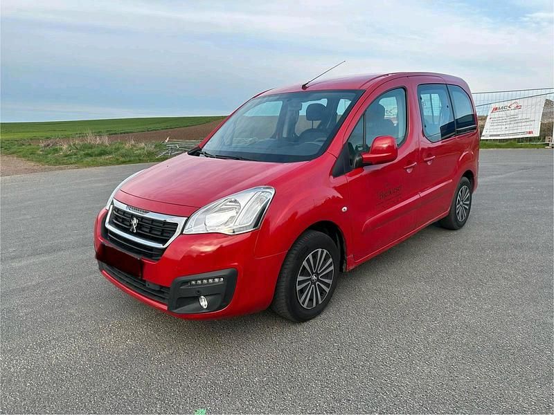 Rot Gebraucht 2015 Peugeot Partner Tepee Van / Kleinbus | 6.399 € (Guter Preis) - Bild 1/4