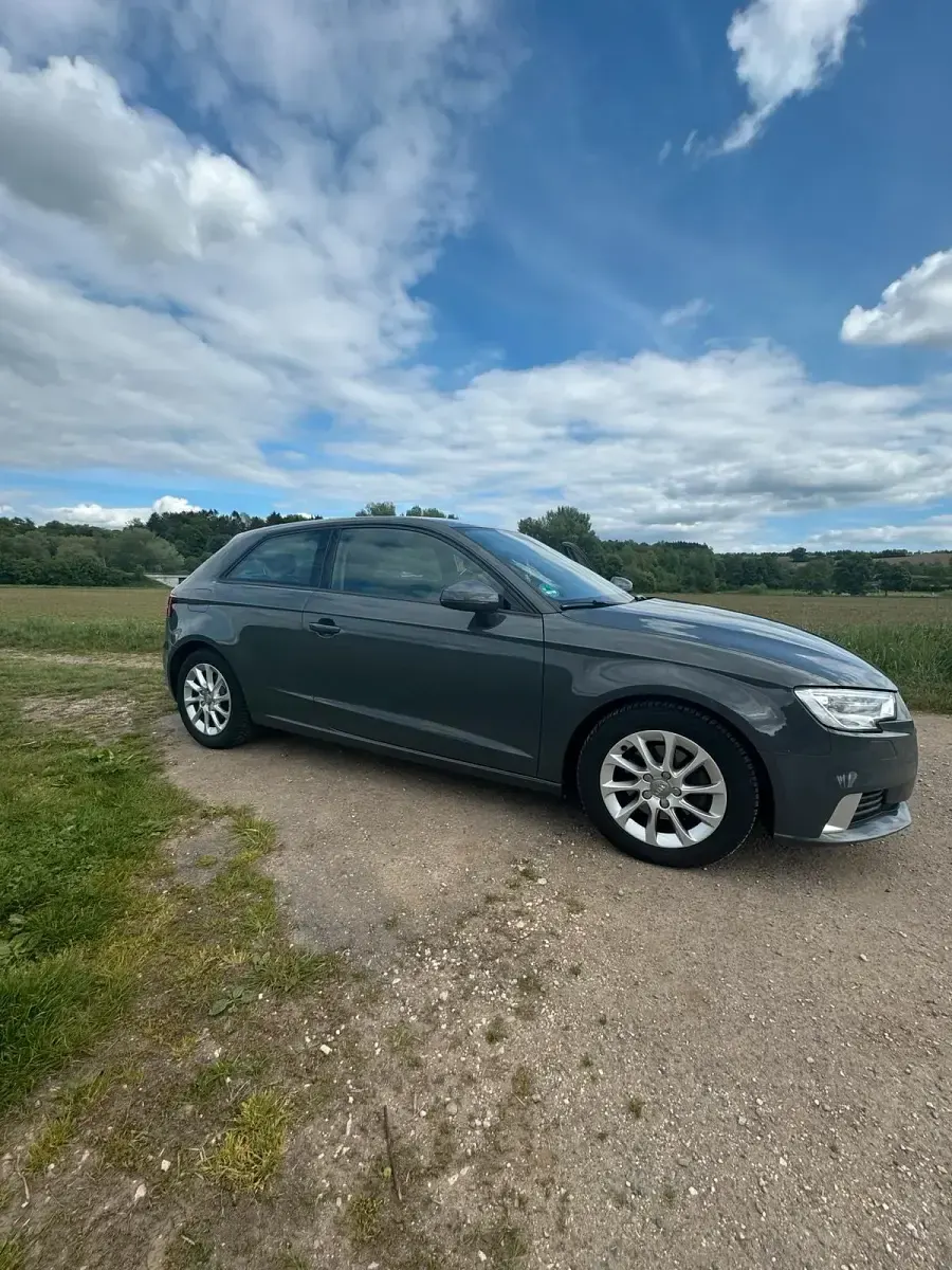 Używany Audi A3 Sport 150 KM (110 kW) 2017 Szary Hatchback