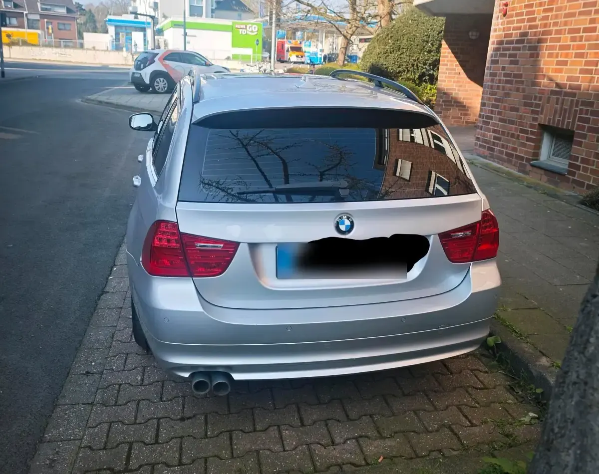 Gebraucht BMW 330 245 PS (180 kW) 2009 Silber Kombi