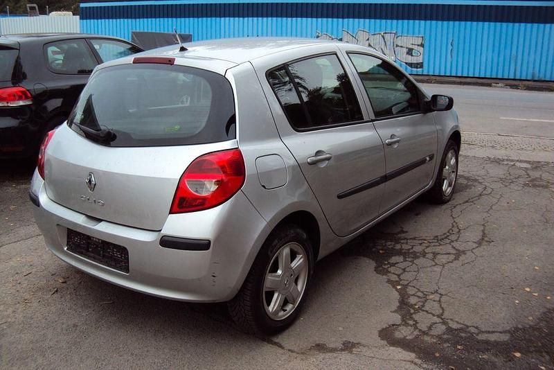 Silber Gebraucht 2009 Renault Clio III Extreme Limousine | 1.600 € (Guter Preis) - Bild 1/4