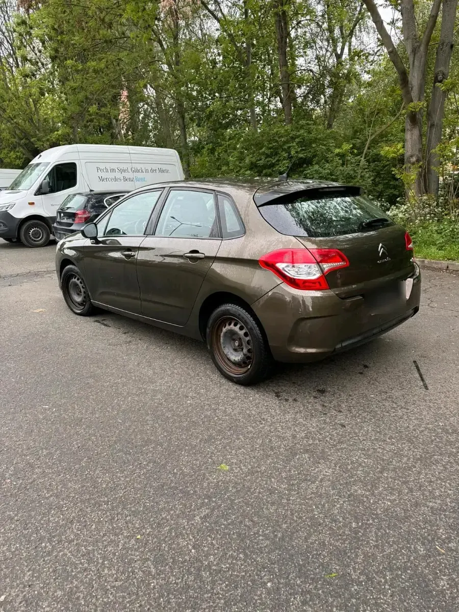 Gebraucht Citroën C4 Tendance 120 PS (88 kW) 2012 Braun Limousine