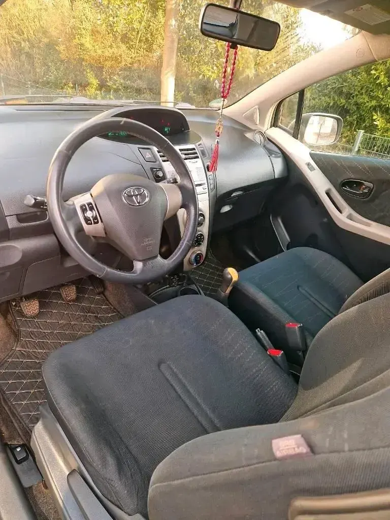 Gebraucht Toyota Yaris 70 PS (51 kW) 2007 Grau Kleinwagen