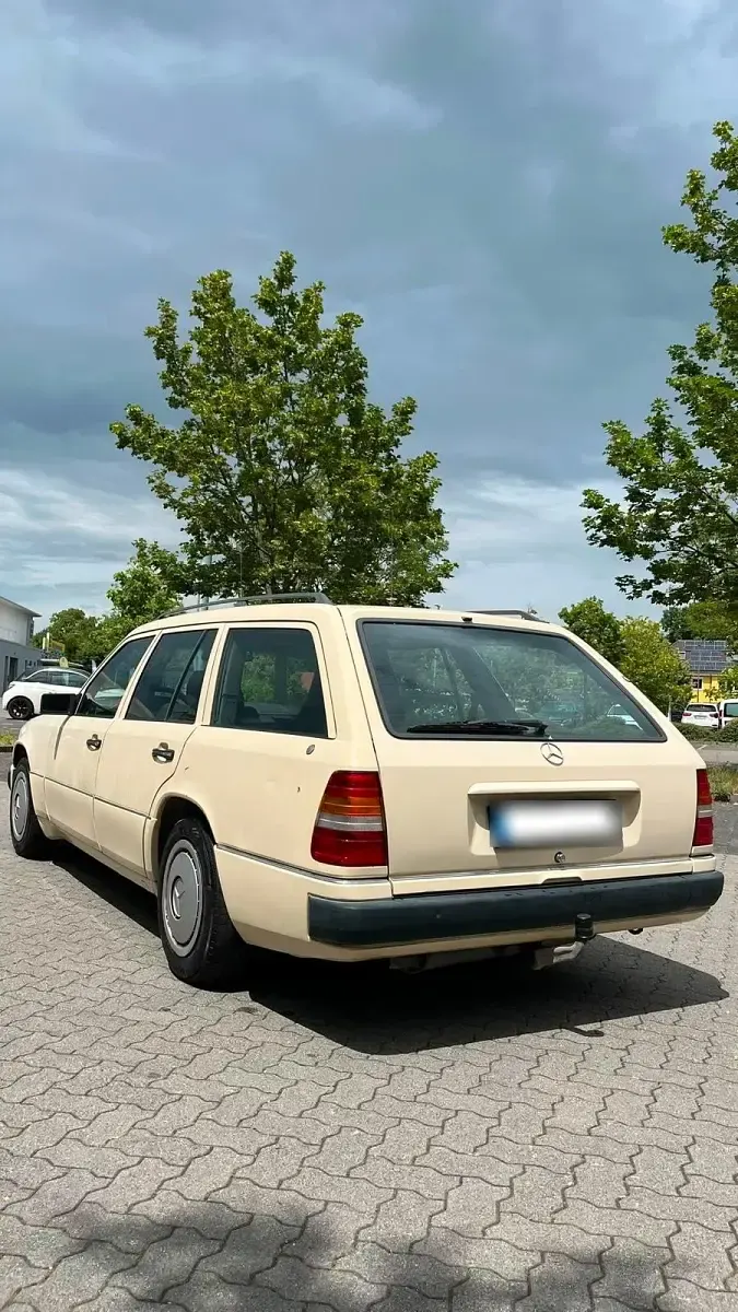 Gebraucht Mercedes 300 113 PS (83 kW) 1991 Gelb Kombi