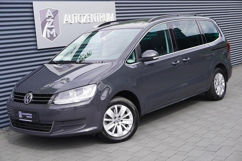 Uranograu Gebraucht 2021 VW Sharan Comfortline Van / Kleinbus | 31.990 € (Etwas zu teuer) - Bild 1/4