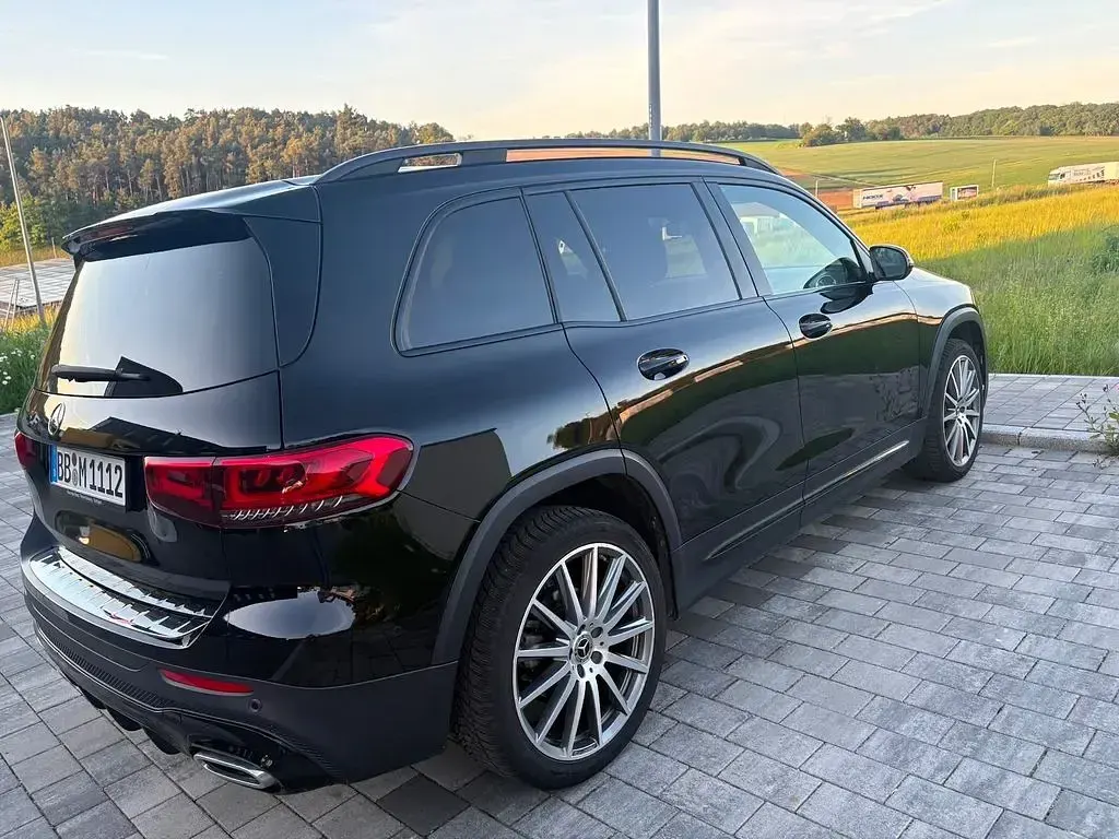 Gebraucht Mercedes GLB200 AMG line 163 PS (119 kW) 2021 Schwarz SUV