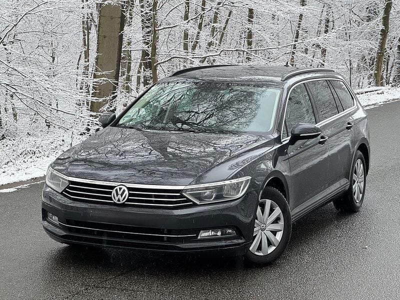 Grau Gebraucht 2017 VW Passat Limousine | 10.999 € (Superpreis) - Bild 1/4
