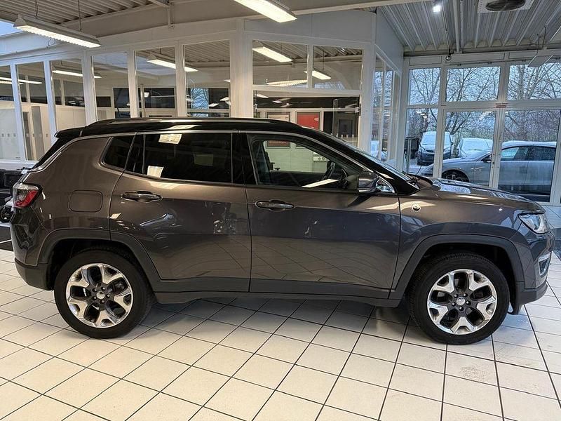 Gebraucht Jeep Compass Opening Edition 140 PS (102 kW) 2017 Grau SUV