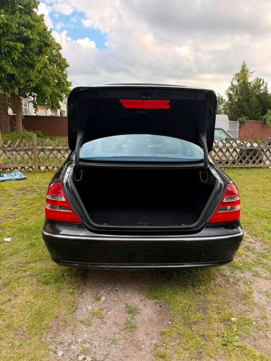 Gebraucht Mercedes E200 163 PS (119 kW) 2005 Schwarz Limousine