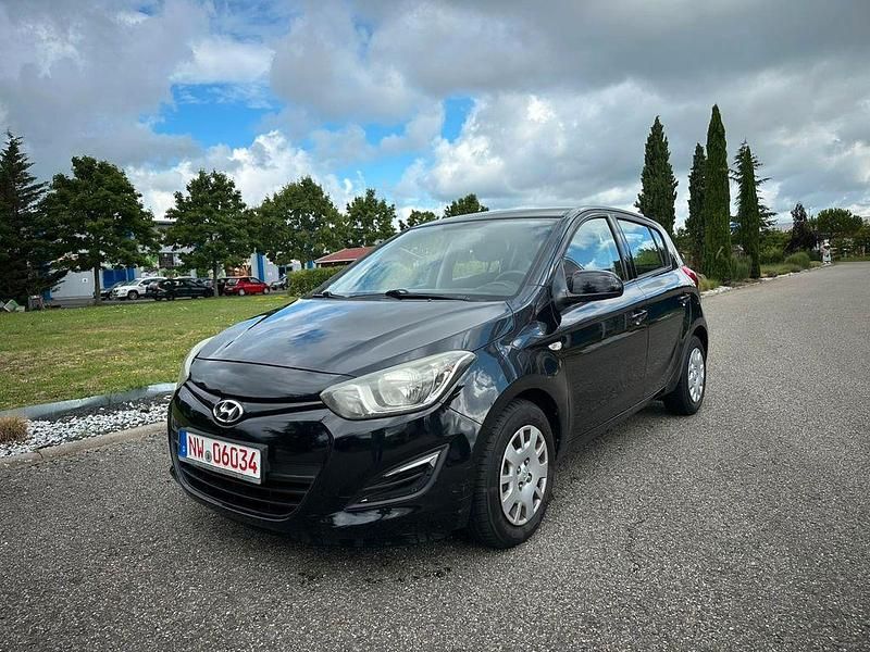 Schwarz Gebraucht 2012 Hyundai i20 Classic Limousine | 2.950 € (Guter Preis) - Bild 1/4
