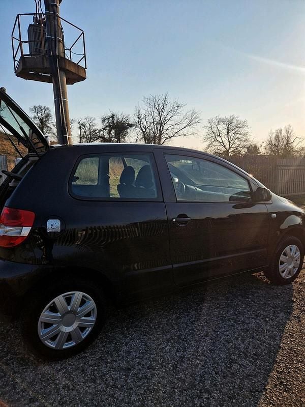 Gebraucht VW Fox 54 PS (39 kW) 2005 Schwarz Kleinwagen