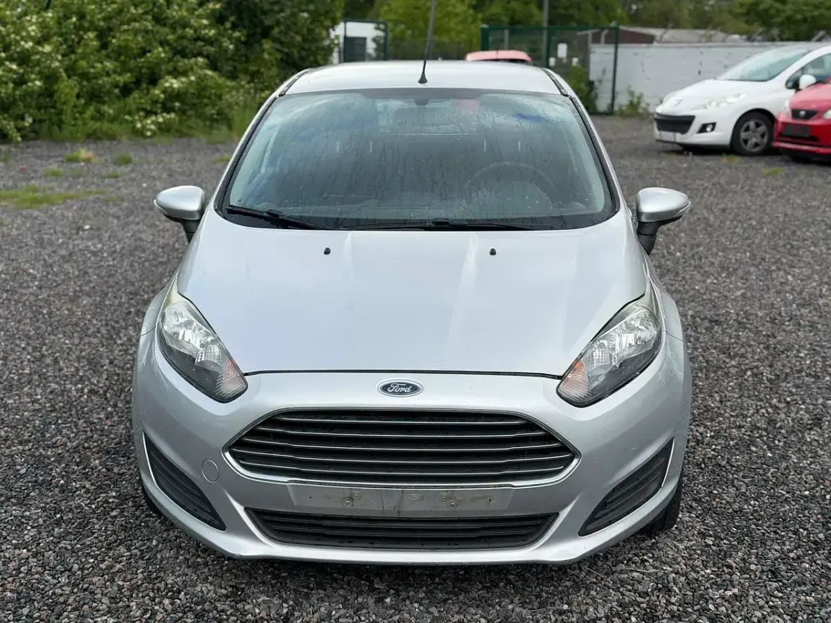 Gebraucht Ford Fiesta Trend 82 PS (60 kW) 2013 Polarsilber metallic Kleinwagen