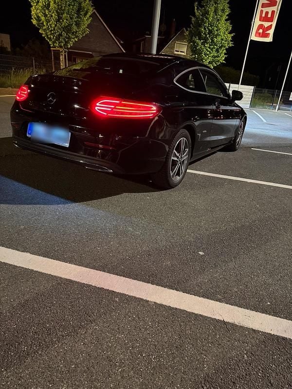 Schwarz Gebraucht 2015 Mercedes C250 AMG line Coupé | 20.500 € (Guter Preis) - Bild 1/4