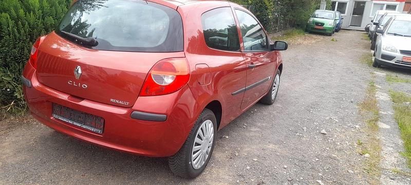 Gebraucht Renault Clio II Expression 75 PS (55 kW) 2006 Rot Limousine