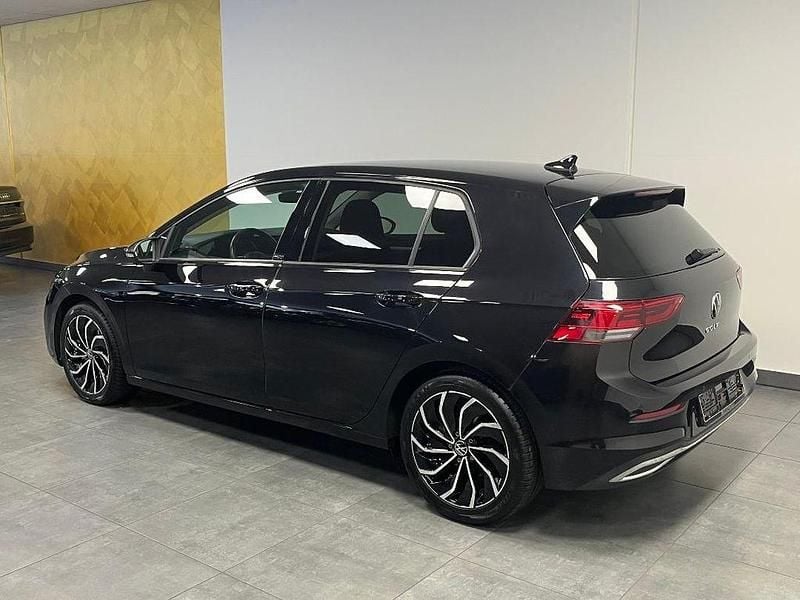Gebraucht VW Golf VIII Active 150 PS (110 kW) 2022 Schwarz Limousine