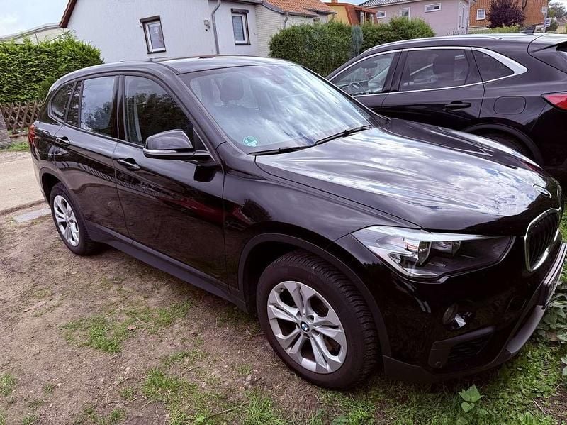 Schwarz Gebraucht 2019 BMW X1 Sport Line SUV | 19.000 € (Guter Preis) - Bild 1/4