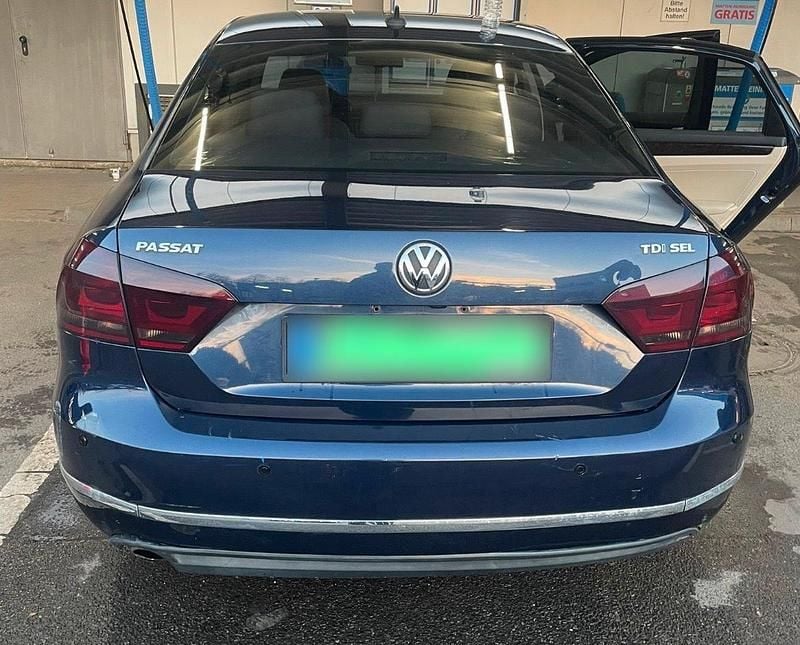 Gebraucht VW Passat 140 PS (102 kW) 2014 Blau Limousine