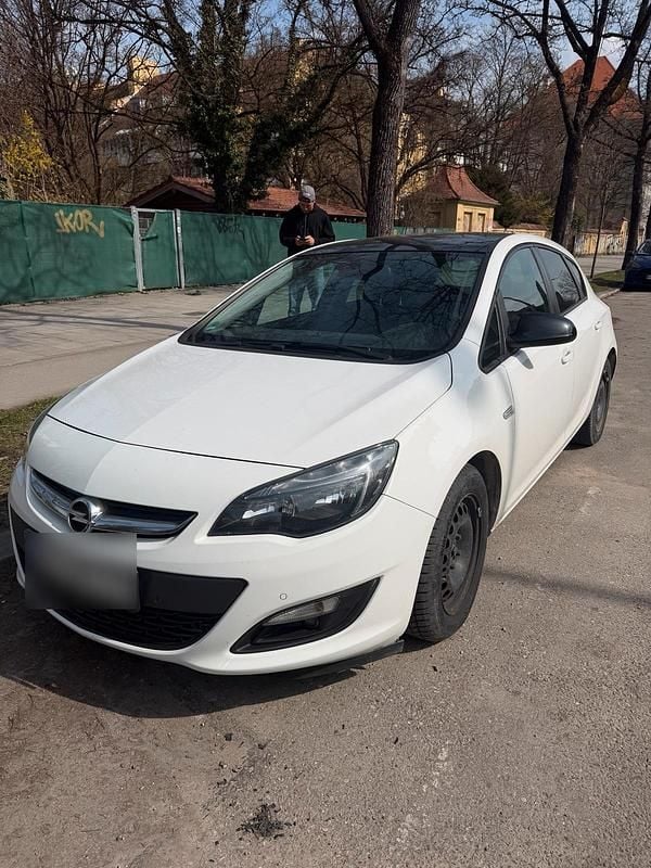 Second-hand Opel Astra 110 CP (80 kW) 2014 Alb Berlinǎ