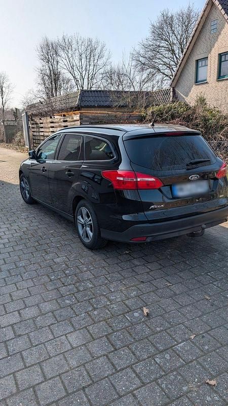 Gebraucht Ford Focus Business Edition 125 PS (91 kW) 2016 Schwarz Kombi