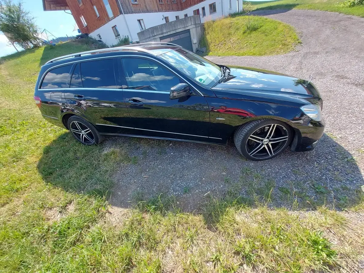 Gebraucht Mercedes E350 265 PS (194 kW) 2011 Schwarz Kombi
