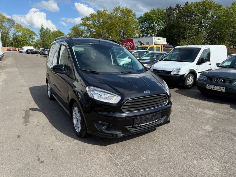 Schwarz Gebraucht 2018 Ford Tourneo Courier Titanium Van / Kleinbus | 10.500 € (Fairer Preis) - Bild 1/4